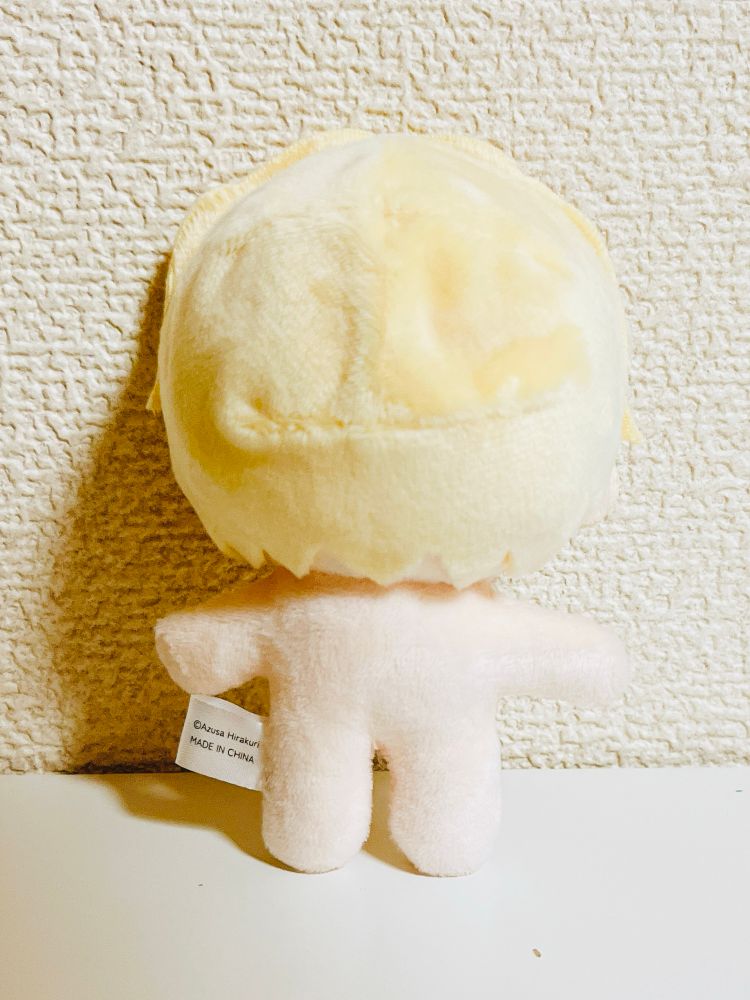 髪パーツのついたぬいボディを背中側から見た写真。