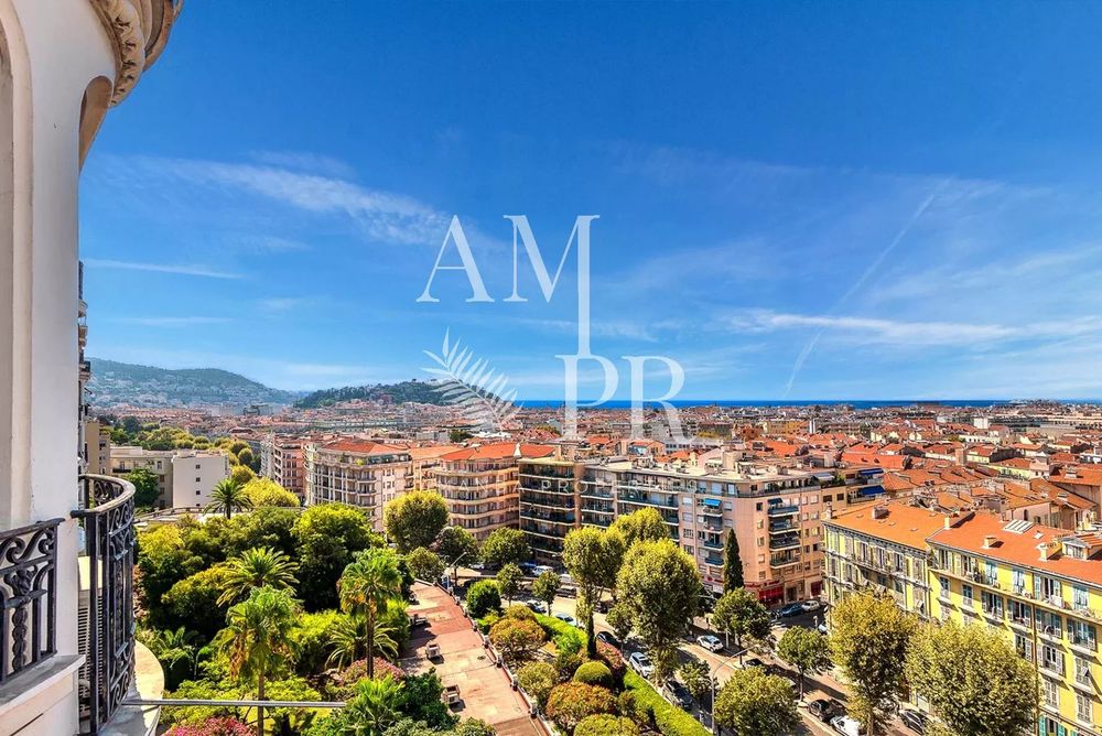 Belle Epoque Appartement te koop in Nice met Uitzicht op Zee