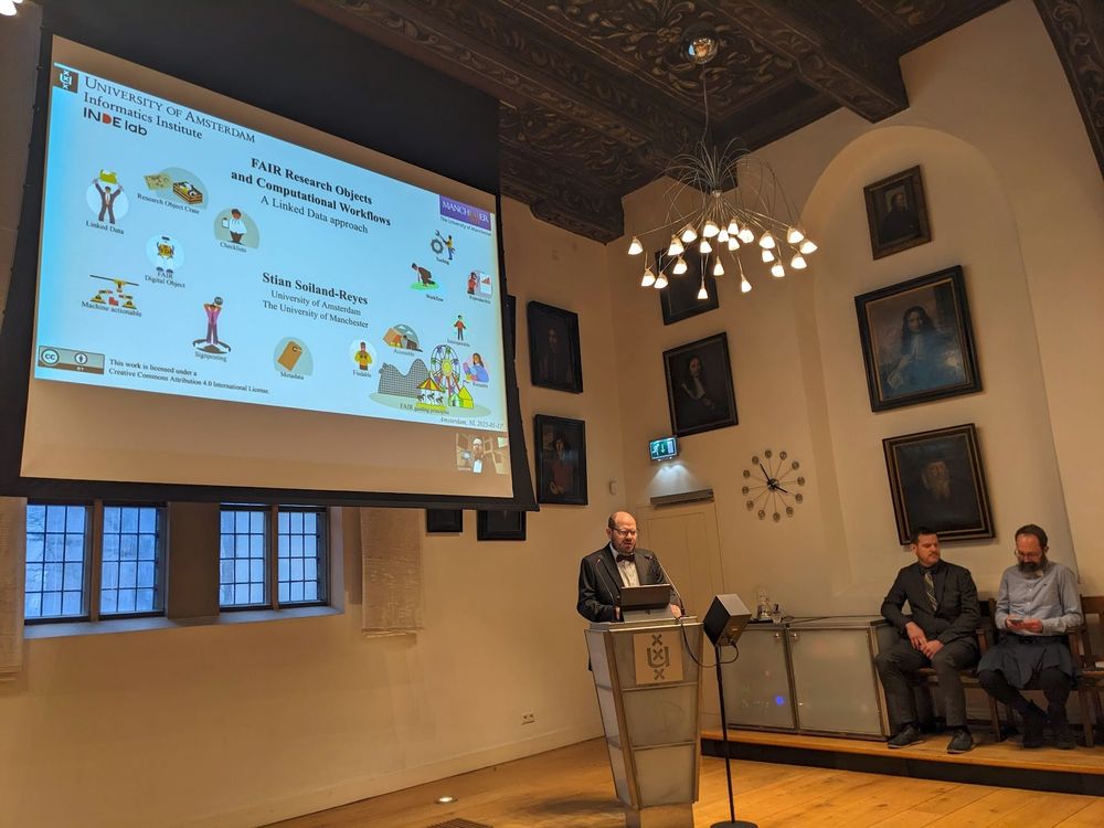 Stian presenting his PhD dissertation ‘FAIR Research Objects and Computational Workflows – A Linked Data Approach’ stood in front of a lectern. 
