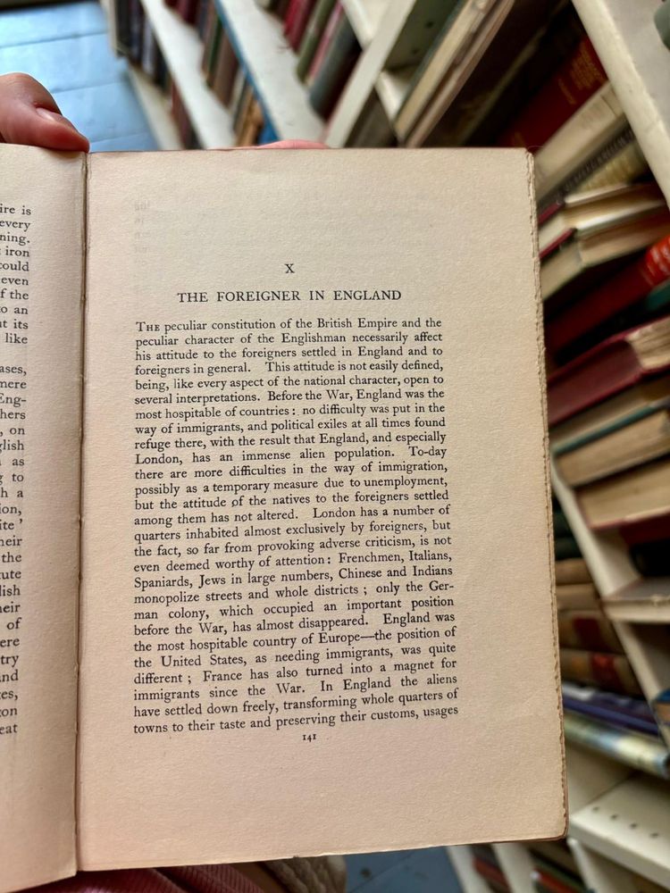 The first page of the chapter on foreigners in England. 