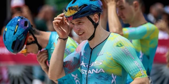 Giro 2025: Max Kanter (XDS Astana) raakt top-5 kwijt na clash met Groves en Pedersen
