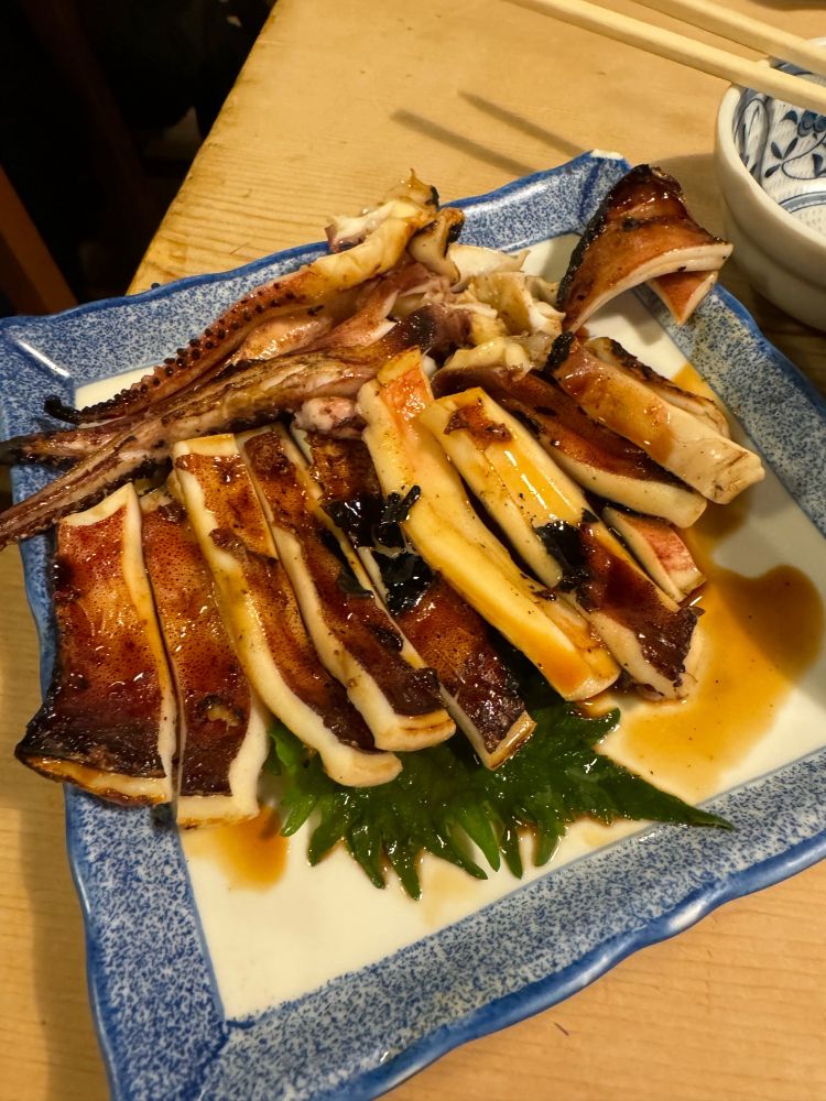 カットされたイカ焼き。