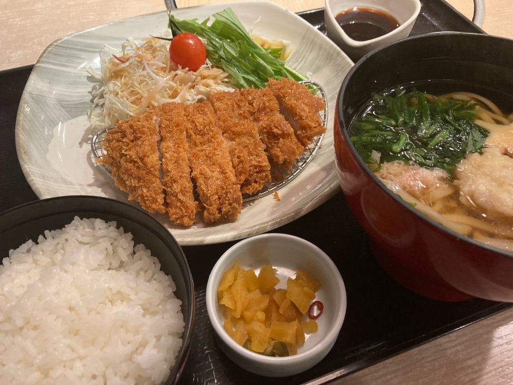 どこかのトンカツ定食