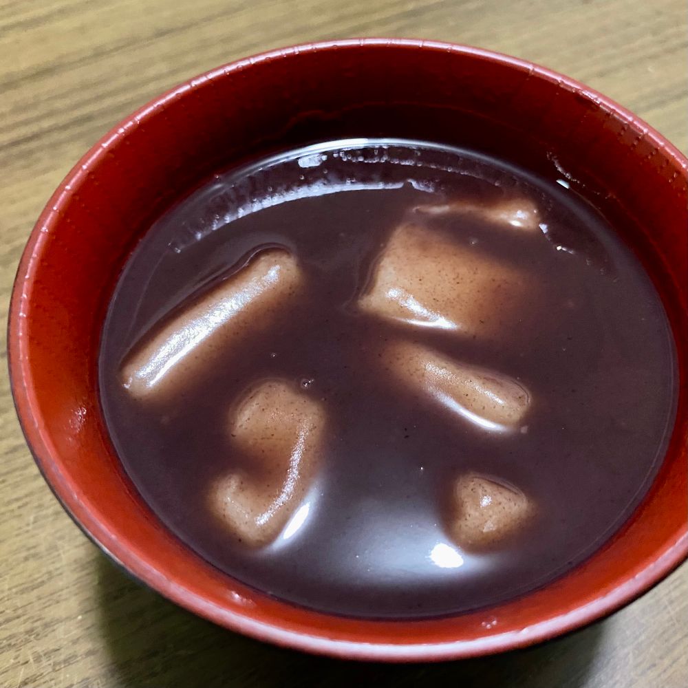 おしるこ 完成してお椀に入れている様子