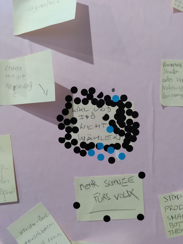 Post it mit Aufschrift: Kickl und FPÖ nicht wählen