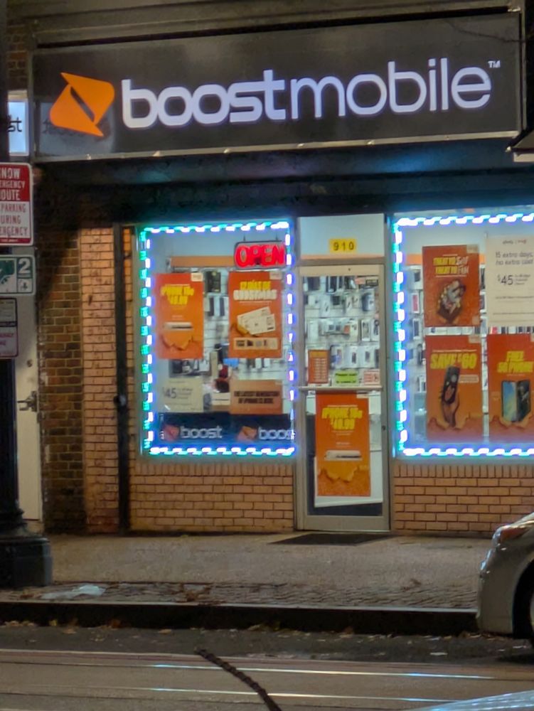 Facade of a Boostmobile outlet