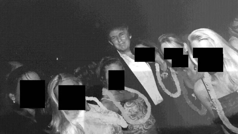 Donald Trump with 6 short women. 