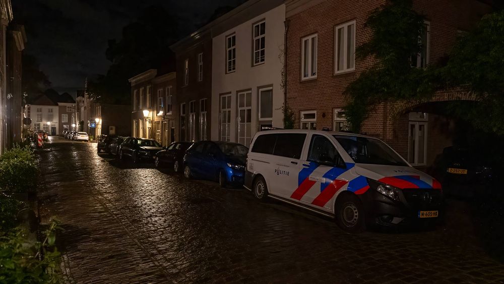 Overvallers trekken trouwring van vinger van vrouw (92) 