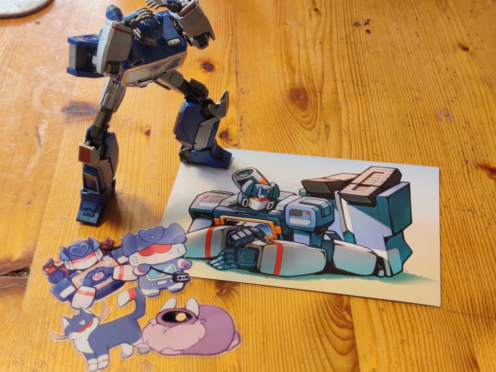Soundwave in utter shock at the sheer greatness of the stickers