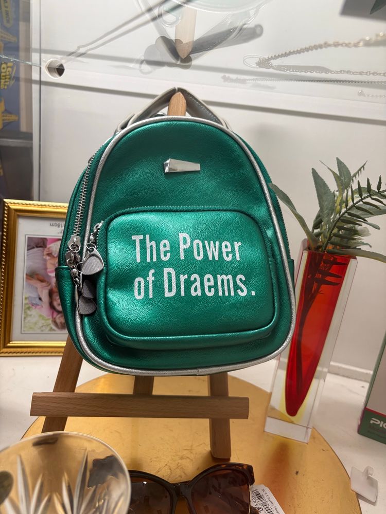 A green bag with the caption ‘The Power of Draems’.