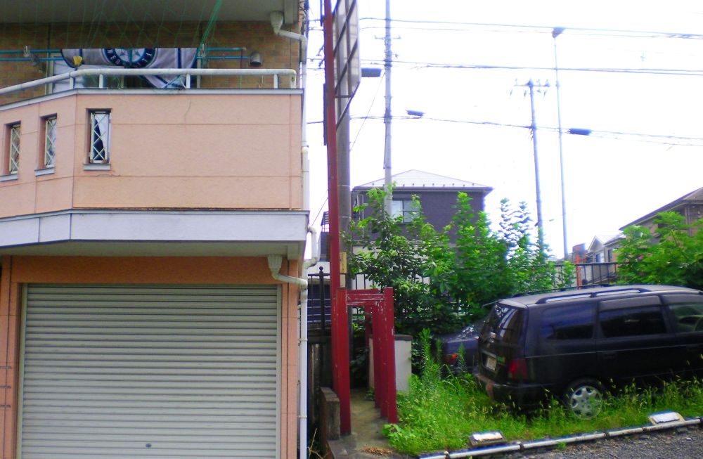 We all have years at which our hearts stop growing a bit, I admit. This person displays their mid-1990s-ness for the world to see