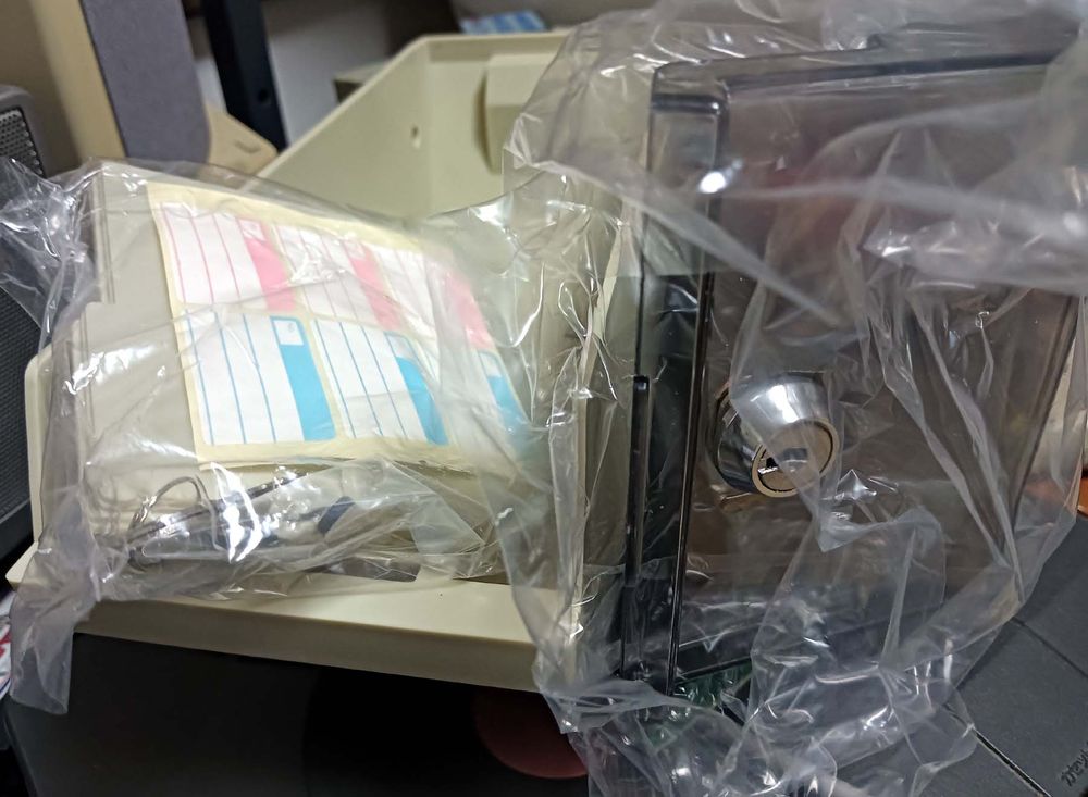 The packaging of floppy case, with keys, hinge and rubber pads that you put together yourself