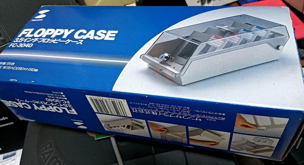 A 3.5" floppy disk case box