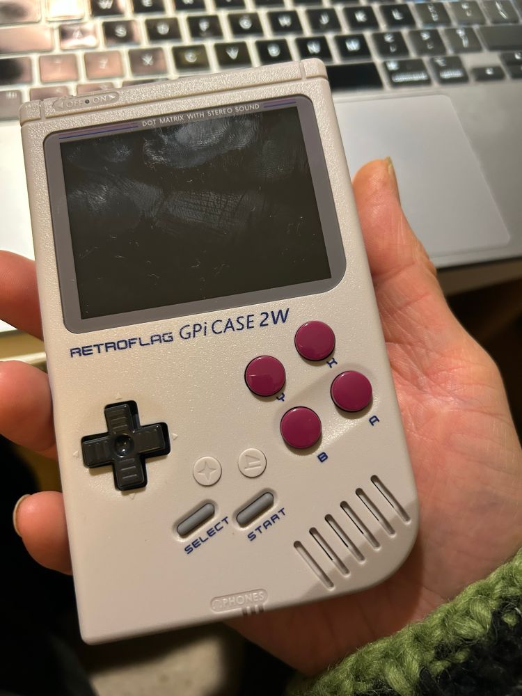 A games console that looks like the original gameboy