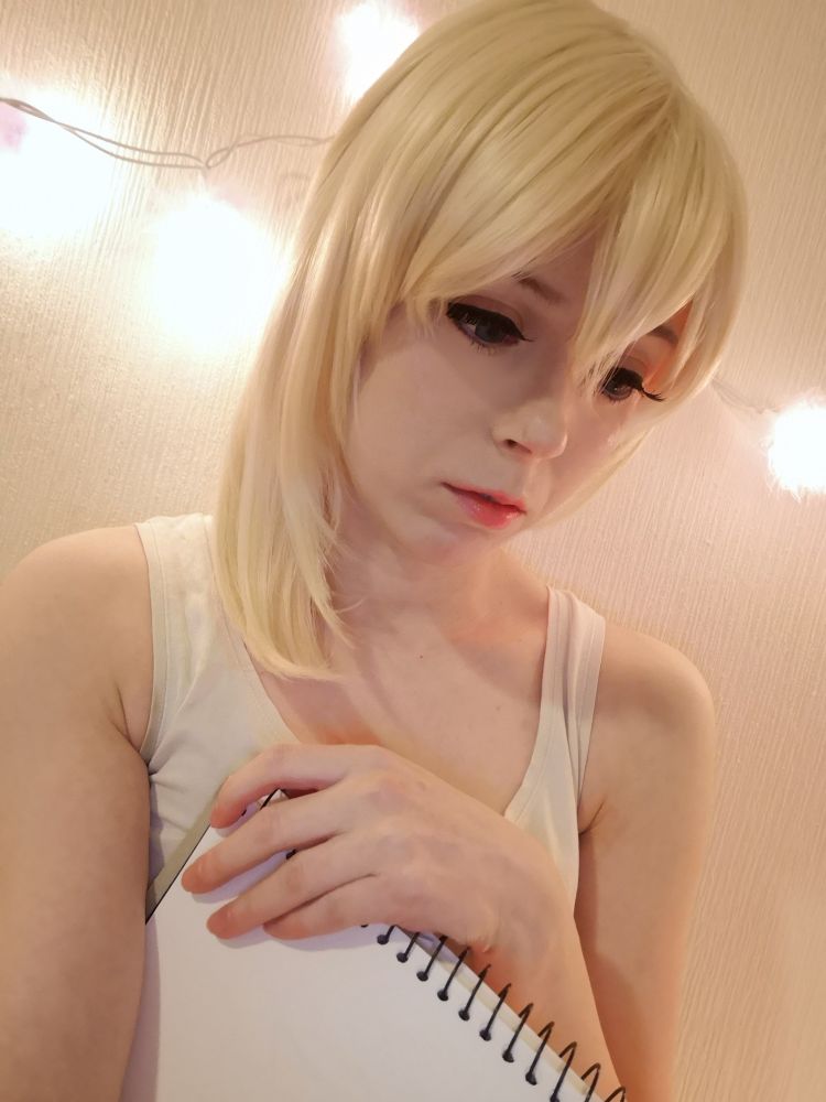 A cosplayer is cosplaying a character called Naminé from Kingdom Hearts series.