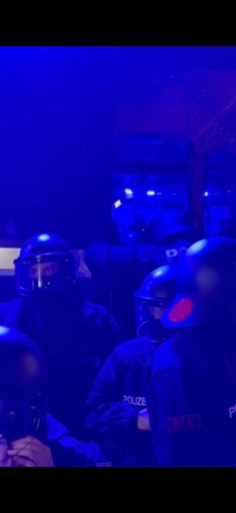 Polizei stürmt den Adenauer 