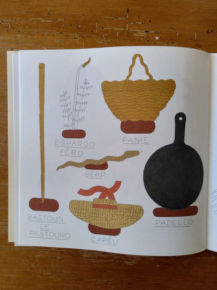 Page intérieure du livre GRÒS SANTOUN de Bettina Henni. Plusieurs objets traditionnels de Provence ornent la page avec en dessous le terme provençal pour les désigner.
