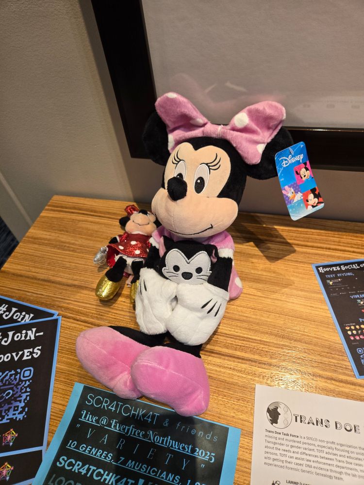 Minnie Mouse & mini-Minnie Mouse hang out on a table in the 2nd floor hallway of the Hyatt Regency Bellevue.
