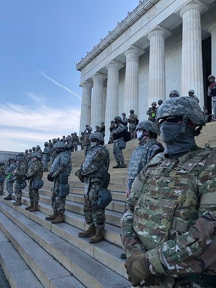 National Guard troops were deployed to guard he Lincoln Memorial on June 2, 2020, during protests held in Washington, DC, over the death of George Floyd. Martha Raddatz/STR/Latin America News Agency/Reuters
