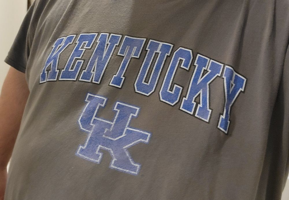 Vineyard Dawg wearing an old, grey Kentucky Wildcats t-shirt.