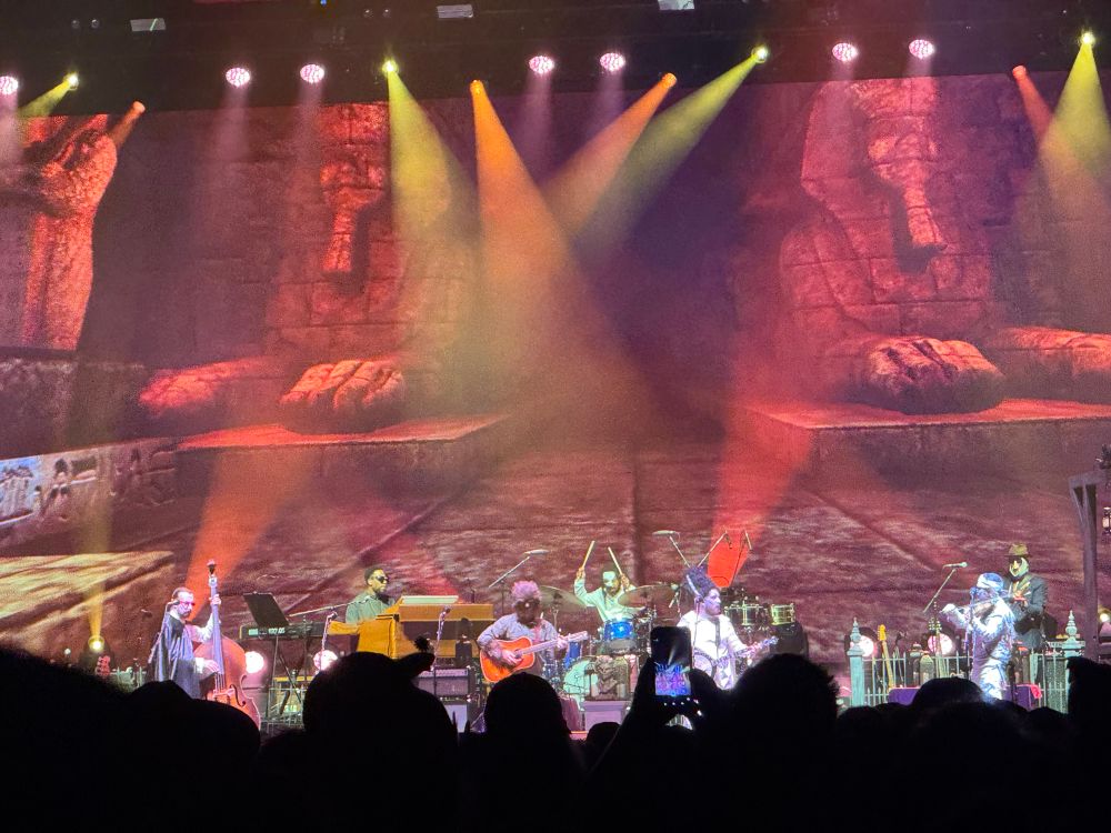 Billy strings live on stage 