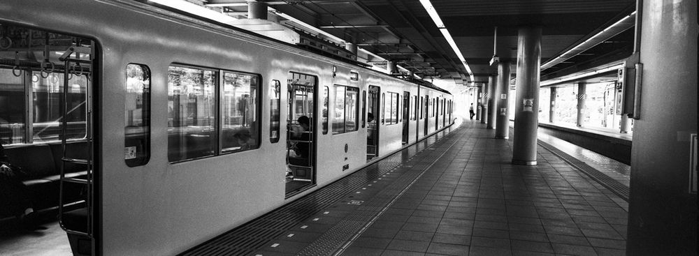 The train is departing soon. 