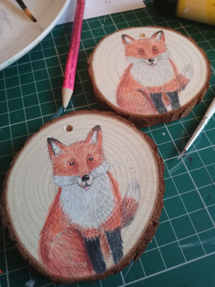 Hand painted Foxes on natural wood slice decoration, Etsy link supplied for gift ideas, Christmas, birthdays, anniversary 