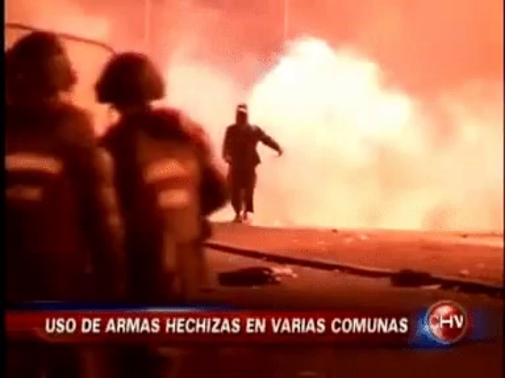 a man is running away from a fire with the words uso de armas hechizas en varias comunas on the bottom