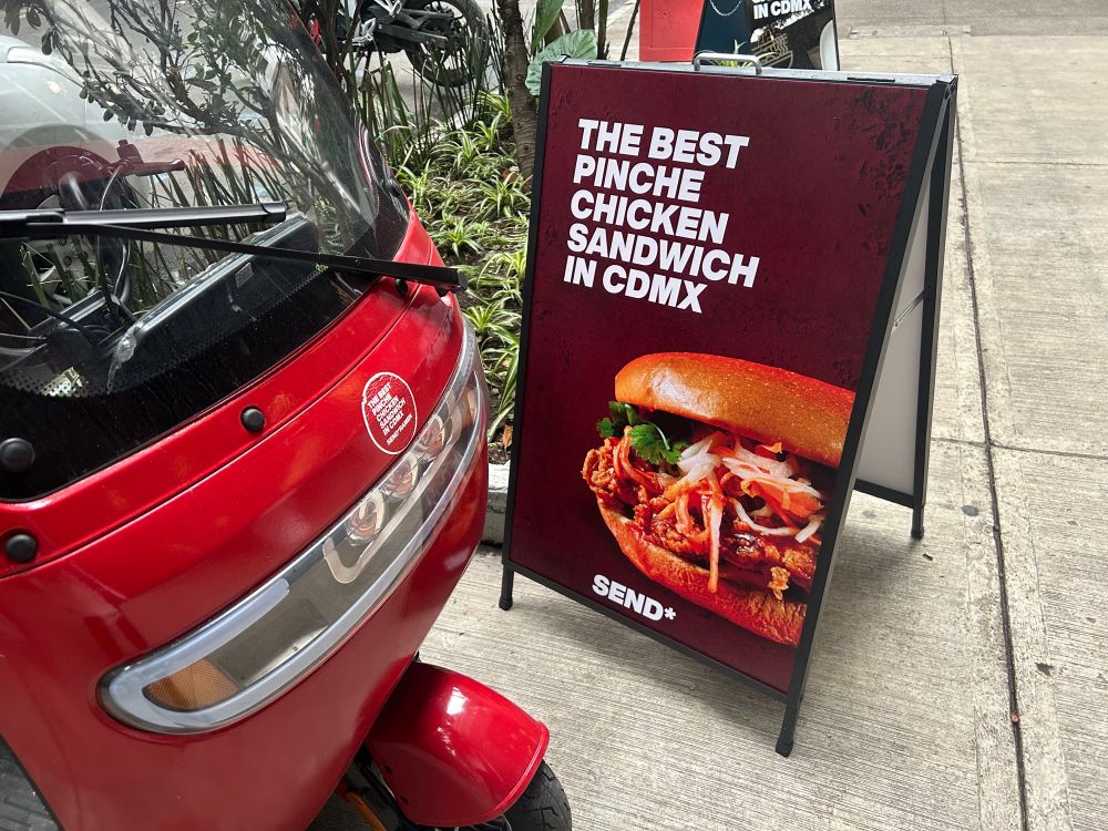 A fast food restaurant in Mexico City features “the best pinche chicken sandwich” in town