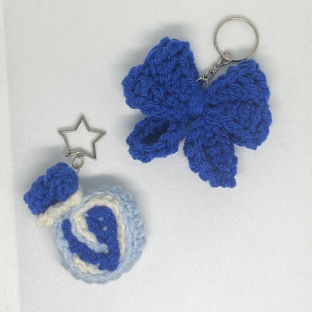 crochet blueberry swiss roll cake and blue bow charms from first photo
