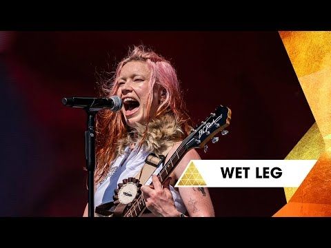 Wet Leg - Ur Mum (Glastonbury 2025)