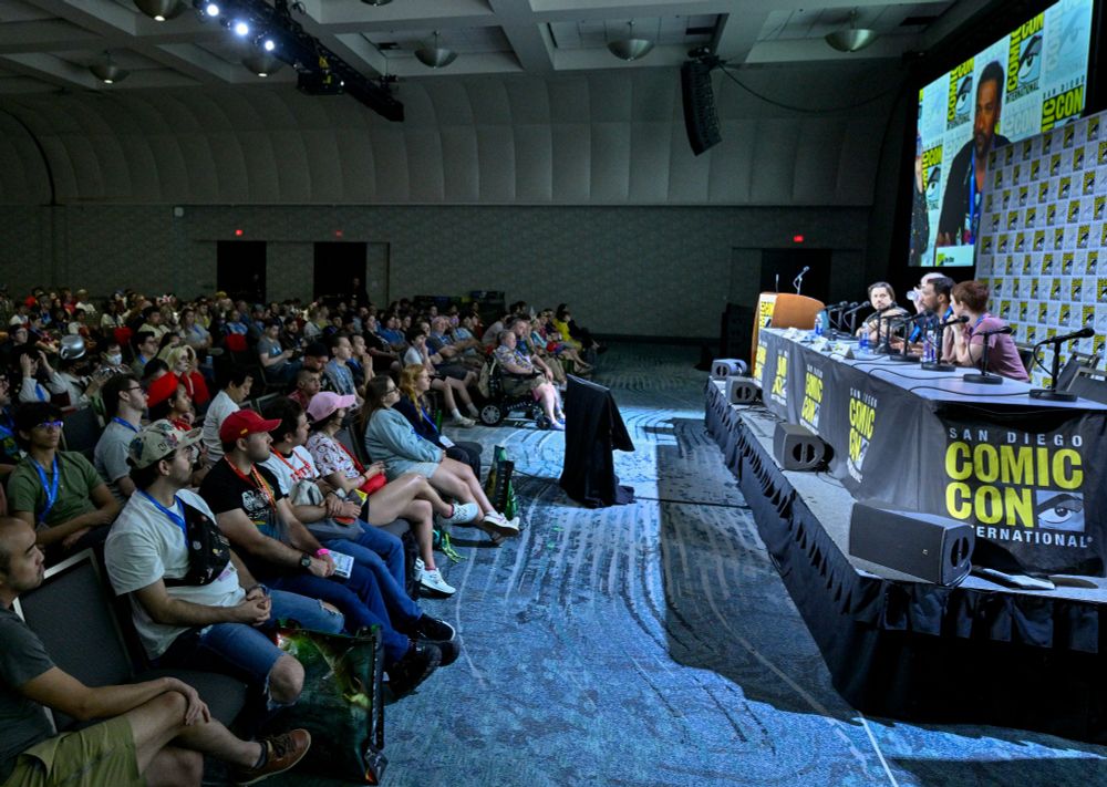 A wide shot featuring the panelists from San Diego Comic-Con and the large crowd of people watching.
Photo Credit: Stephen Greathouse / Shutterstock for SAG-AFTRA