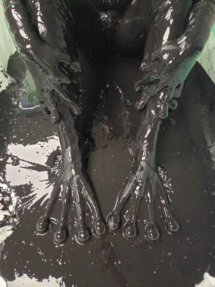 G-Pawz silicone frog feet in black slime 