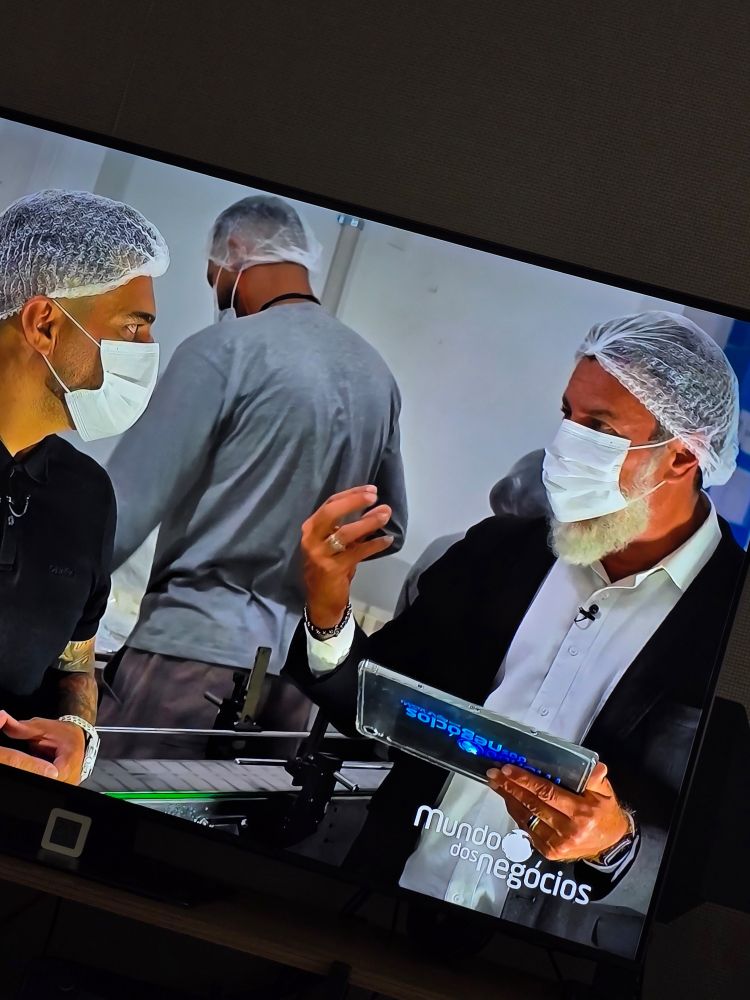 Cara usando máscara errado 