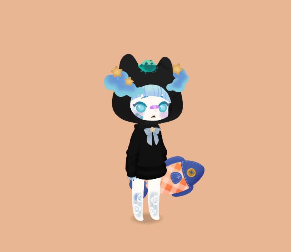 リヴリーで作ったお気に入りのホムです。水色の髪、水色の目をした女の子。お顔に絆創膏を貼っていて、困った顔をしています。肌の色は青白く、脚は透けています。服は黒い猫耳のかぶりものと、水色のリボンがついた黒いダボダボスウェット。頭には水色の雲と、テントウムシの幽霊が浮いています。左手に魚のぬいぐるみを持っています。