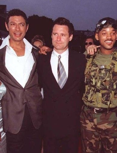Jeff Goldblum, Bill Paxton, and Will Smith on the set of Independence Day 