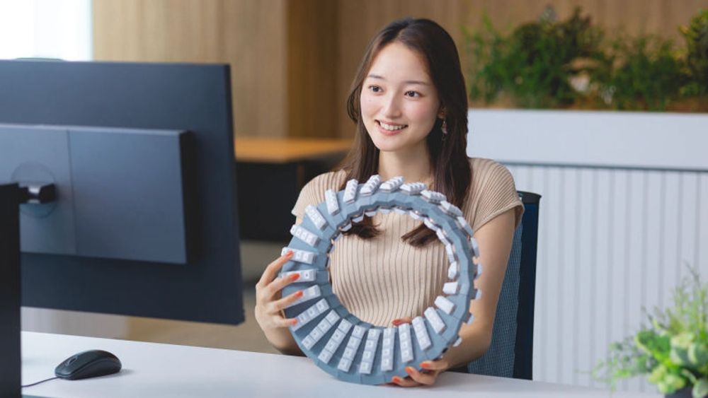 Google's circular, double-sided Gboard keyboard is as crazy as it sounds