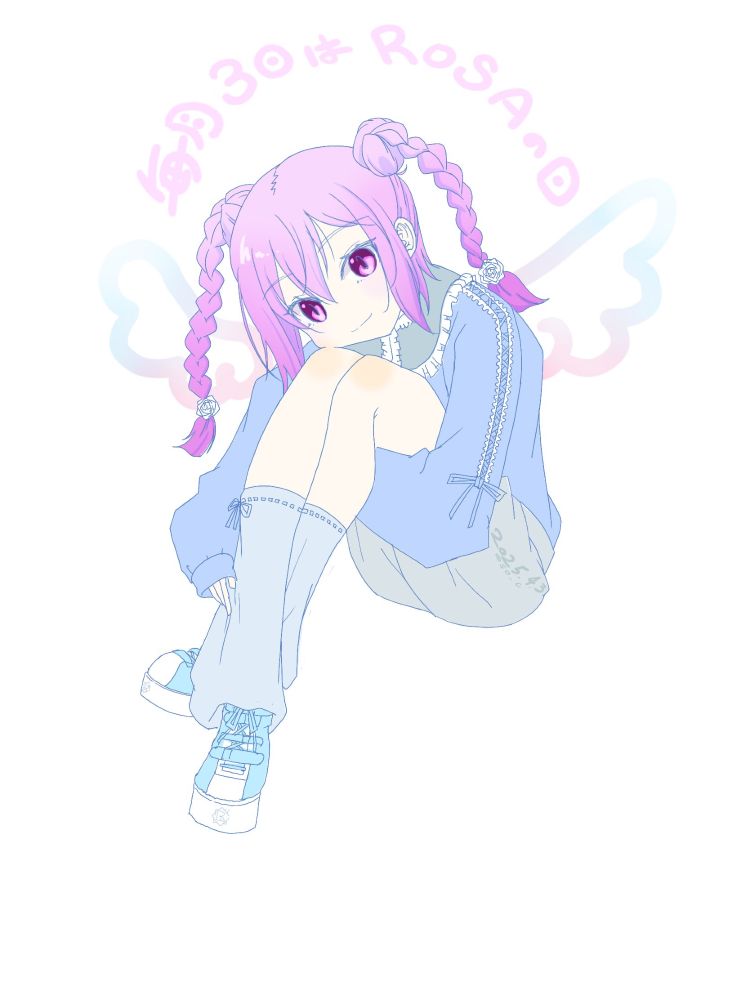 音声合成キャラクターのロサ(ROSA)。髪は毛先が濃くなるピンクのグラデーションで、公式設定はサイドテールだがこのイラストではツインお団子の髪型をしている。服装は天使界隈のファッションでリボンのついた淡い水色のジャージに、グレーのはキュロット。背景には羽模様の装飾がある