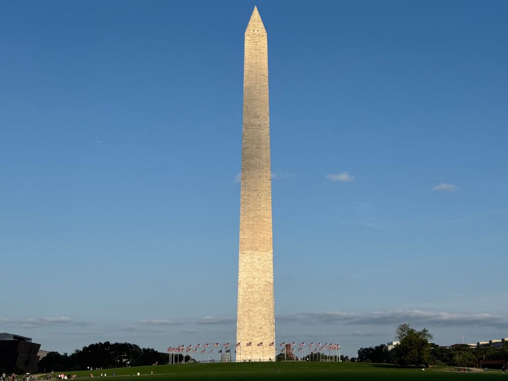 Das Washington Monument, ein großer Obelisk, in Washington, D.C., USA