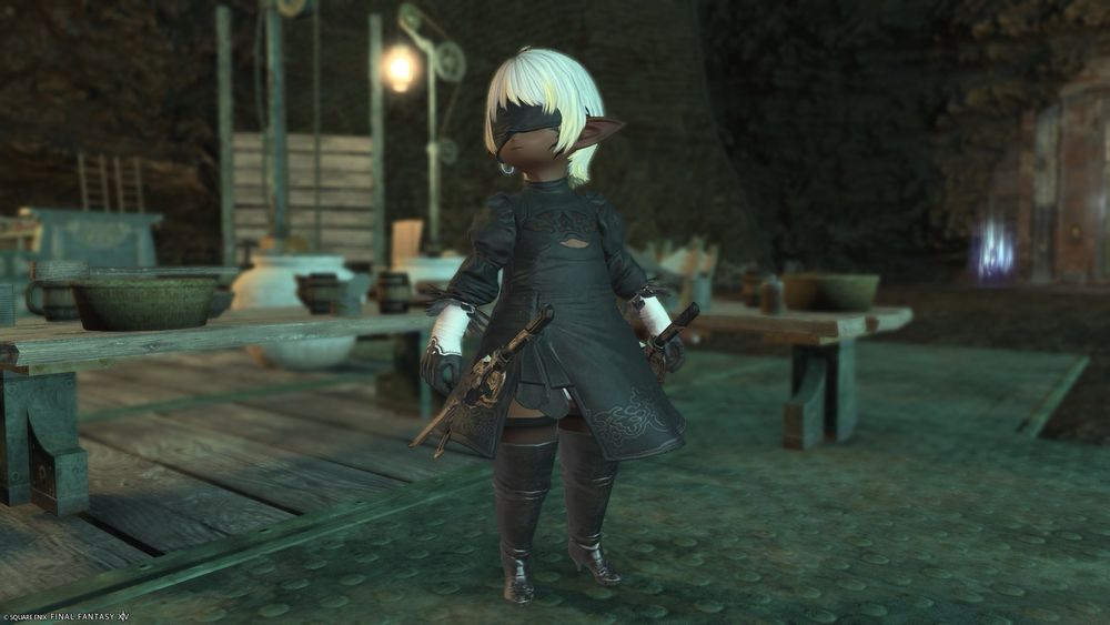 複製サレタ工場廃墟で入手した装備を着たキャラクターのスクリーンショット
黒いワンピースのようなトップス、靴は黒のヒールがあるブーツ。目もとは黒い布を巻いていて隠れている。