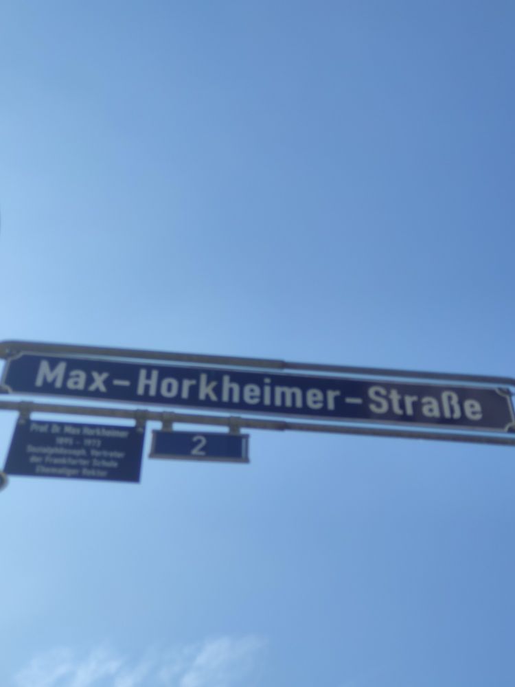 Straßenschild von Max-Horkheimer. Dem Soziologen der Frankfurter Schule.