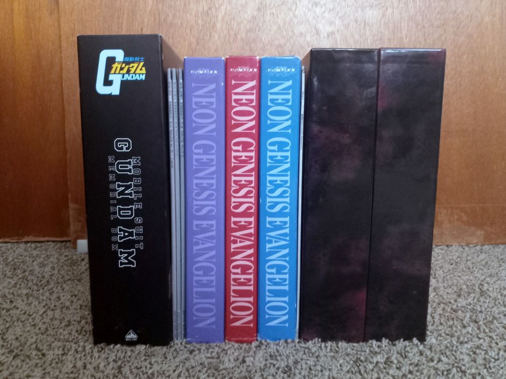 My LD collection as of June 2022
4 boxsets and 4 single-jacket volumes. (I'm pretty sure I also had the Endless Waltz Special Edition at this time, but maybe forgot it for this shot)