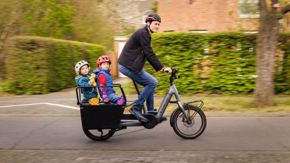 Kinder auf dem Longtail-Lastenrad: Wie sicher ist das? | MDR.DE