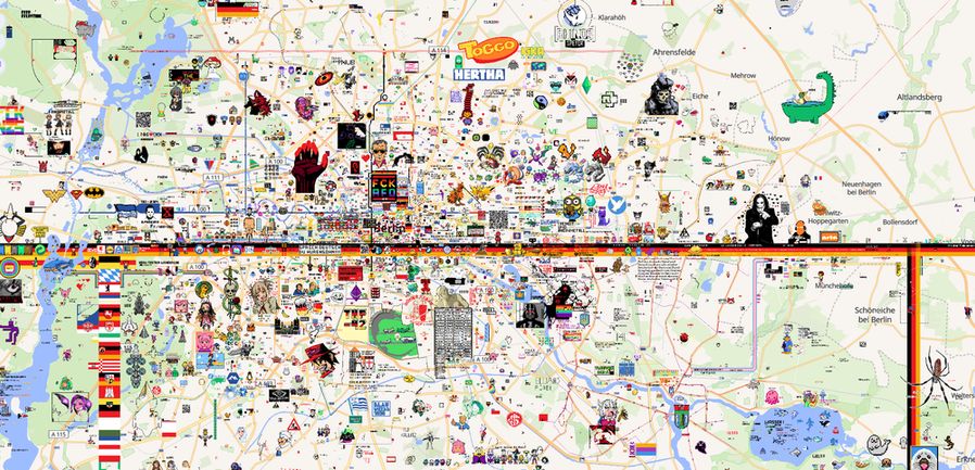 Ein Ausschnitt der Wplace Karte bei Berlin. Alles voller kleiner und großer Pixelartworks. Der erwähnte Dino befindet sich rechts oben bei Hönow.