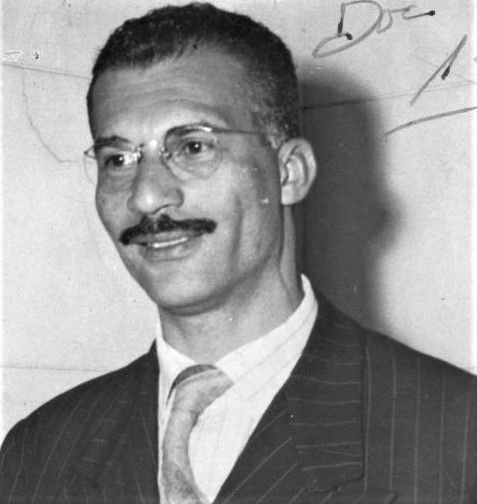 Portrait von Marighella mit Brille und Oberlippenbart.