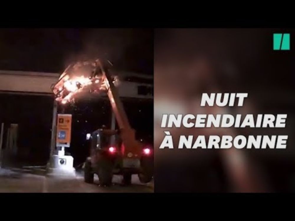Un péage incendié à Narbonne, en marge d'un rassemblement de gilets jaunes