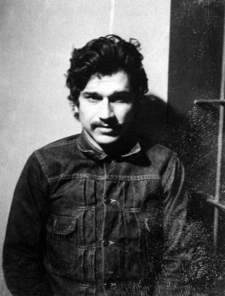 Portrait von Georg von Rauch mit Oberlippenbart und Jeansjacke.