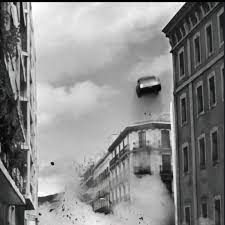 Foto des Anschlags auf Blanco. Die Detonation war so gewaltig, dass, wie auf dem Bild zu sehen, sein Auto hoch in die Luft fliegt.