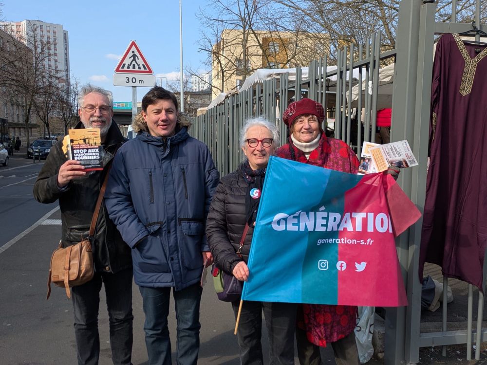 Photo des militants Générations.s 92 tractant contre les licenciements boursiers
