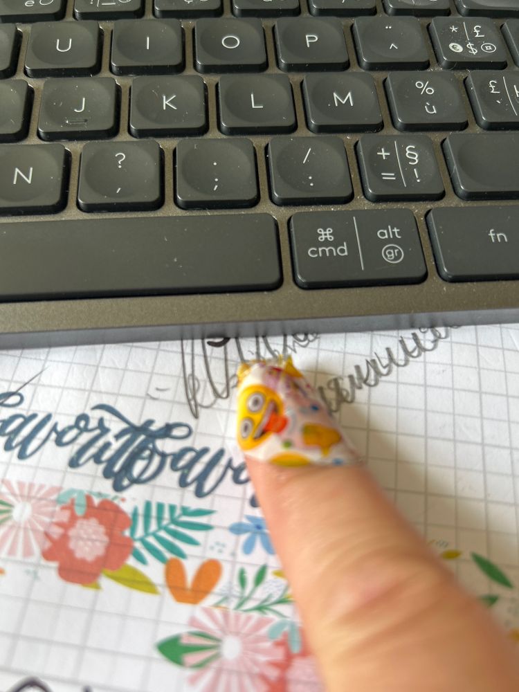 Doigt recouvert d’un pansement dessiné